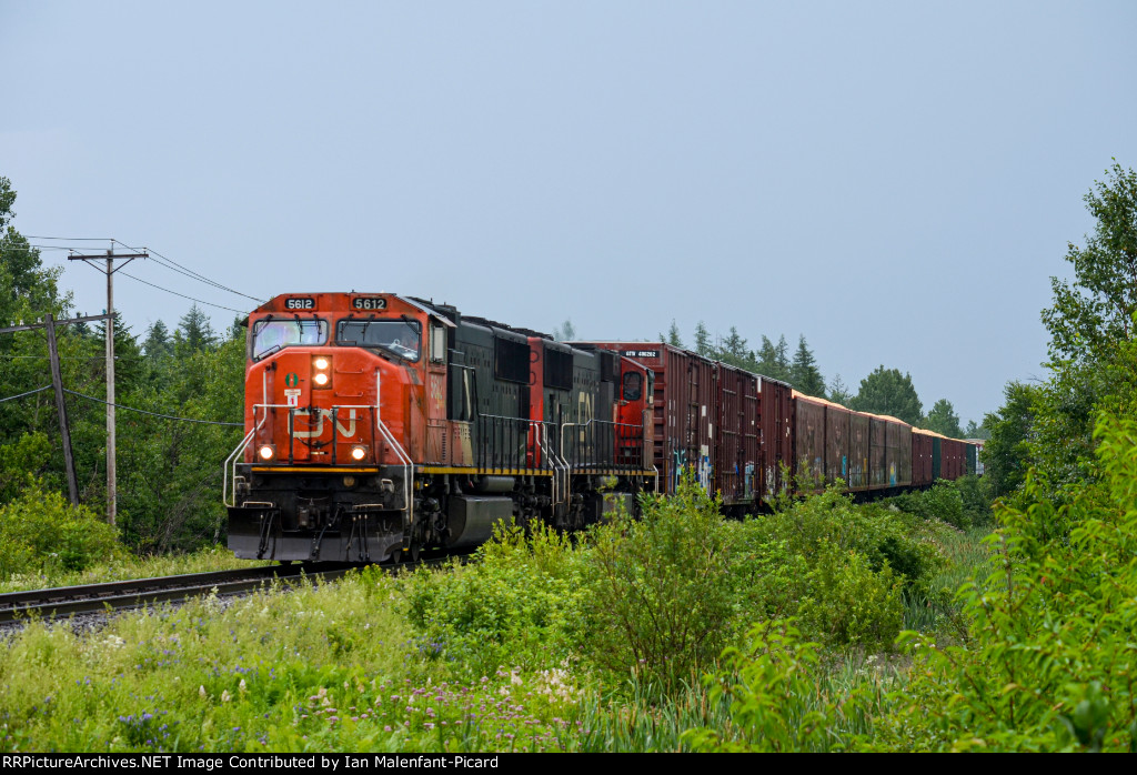 CN 5612 and 5794 leads 403 at Avenue Du Havre